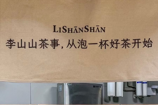 官网小女当家快餐店加盟电话号码：小女当家快餐店2023加盟费明细